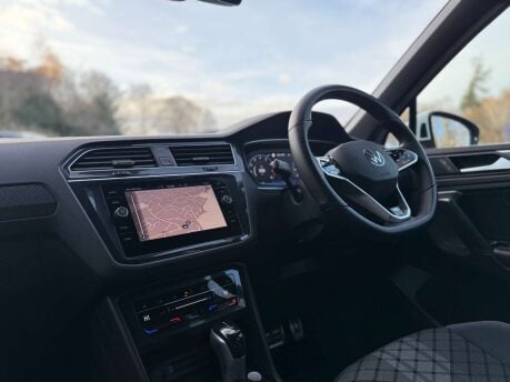 Volkswagen Tiguan 1.5 Tiguan R-Line TSi Semi-Auto 5dr 23