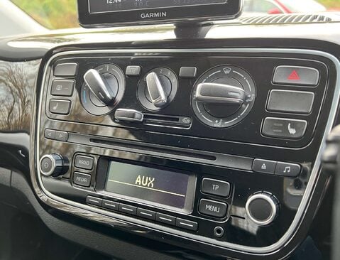 Volkswagen Up 1.0 Rock Up 3dr 40