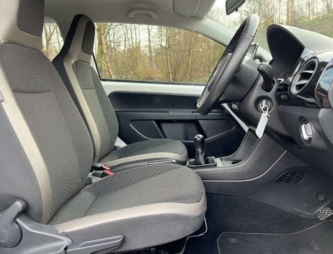 Volkswagen Up 1.0 Rock Up 3dr 23