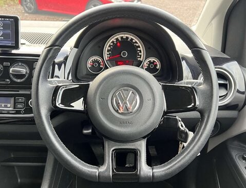Volkswagen Up 1.0 Rock Up 3dr 28