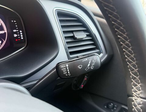 SEAT Leon 2.0 Leon Xcellence Luxury TSi Semi-Auto 5dr 44
