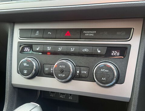 SEAT Leon 2.0 Leon Xcellence Luxury TSi Semi-Auto 5dr 41