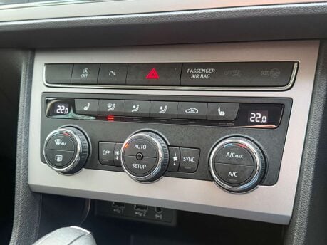 SEAT Leon 2.0 Leon Xcellence Luxury TSi Semi-Auto 5dr 41