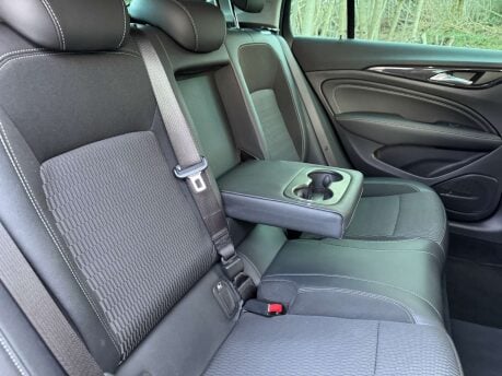 Vauxhall Insignia 1.6 Insignia SRi Nav ecoTec TD 5dr 26