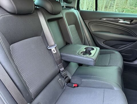 Vauxhall Insignia 1.6 Insignia SRi Nav ecoTec TD 5dr 26