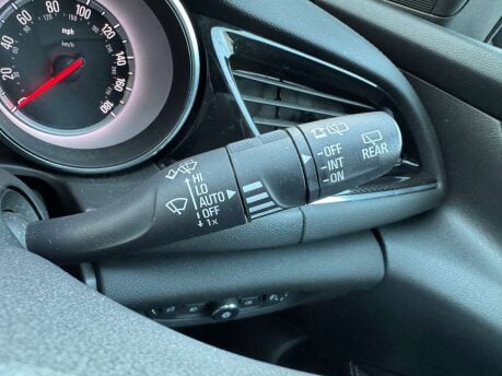 Vauxhall Insignia 1.6 Insignia SRi Nav ecoTec TD 5dr 17