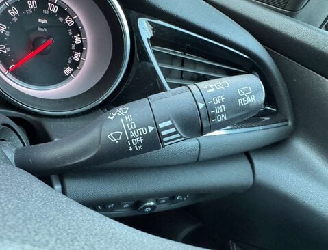 Vauxhall Insignia 1.6 Insignia SRi Nav ecoTec TD 5dr 17