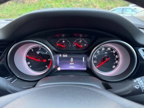 Vauxhall Insignia 1.6 Insignia SRi Nav ecoTec TD 5dr 18