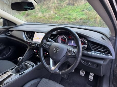 Vauxhall Insignia 1.6 Insignia SRi Nav ecoTec TD 5dr 12