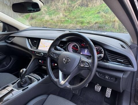 Vauxhall Insignia 1.6 Insignia SRi Nav ecoTec TD 5dr 12