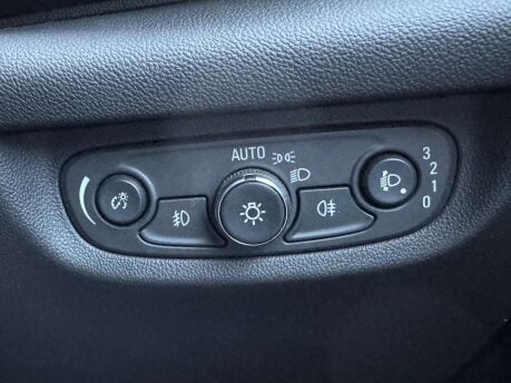 Vauxhall Insignia 1.6 Insignia SRi Nav ecoTec TD 5dr 23