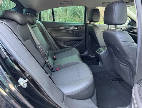 Vauxhall Insignia 1.6 Insignia SRi Nav ecoTec TD 5dr 24