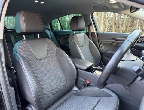 Vauxhall Insignia 1.6 Insignia SRi Nav ecoTec TD 5dr 10