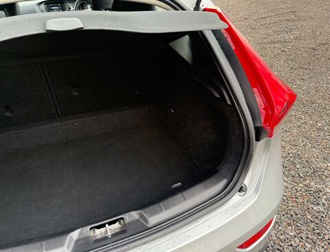 Volvo V40 1.6 V40 SE Luxury D2 Auto 5dr 44