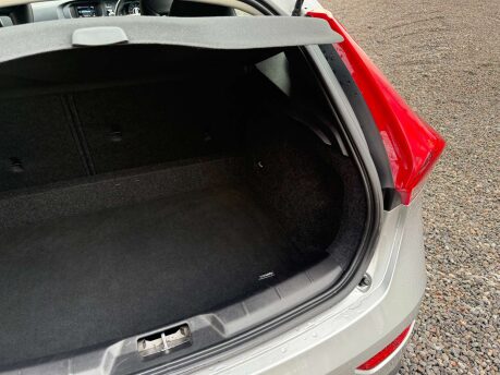 Volvo V40 1.6 V40 SE Luxury D2 Auto 5dr 44