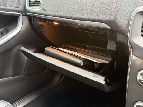 Volvo V40 1.6 V40 SE Luxury D2 Auto 5dr 34