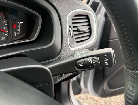 Volvo V40 1.6 V40 SE Luxury D2 Auto 5dr 21