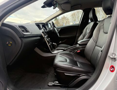 Volvo V40 1.6 V40 SE Luxury D2 Auto 5dr 33