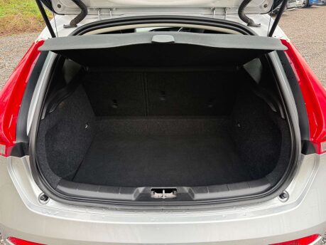 Volvo V40 1.6 V40 SE Luxury D2 Auto 5dr 43