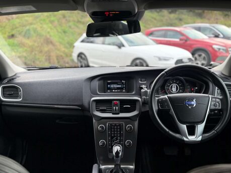 Volvo V40 1.6 V40 SE Luxury D2 Auto 5dr 12