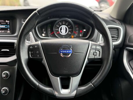 Volvo V40 1.6 V40 SE Luxury D2 Auto 5dr 18