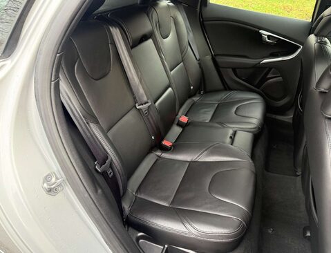 Volvo V40 1.6 V40 SE Luxury D2 Auto 5dr 40
