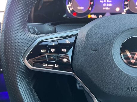 Volkswagen Golf 1.5 Golf R-Line TSI 5dr 48