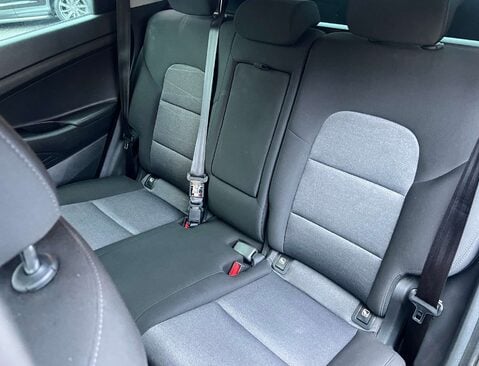 Hyundai TUCSON 1.6 Tucson SE Nav GDi 2WD 5dr 35