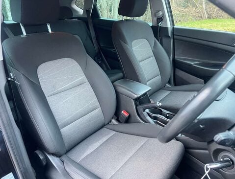 Hyundai TUCSON 1.6 Tucson SE Nav GDi 2WD 5dr 16
