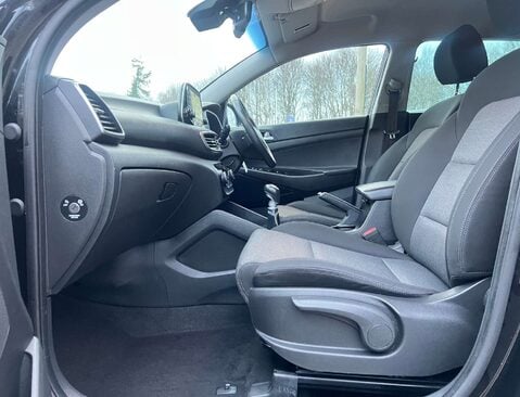 Hyundai TUCSON 1.6 Tucson SE Nav GDi 2WD 5dr 33