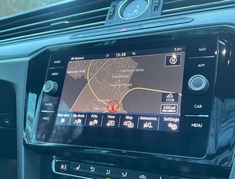 Volkswagen Passat 2.0 Passat R-Line TSi Semi-Auto 5dr 31