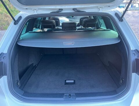 Volkswagen Passat 2.0 Passat R-Line TSi Semi-Auto 5dr 50