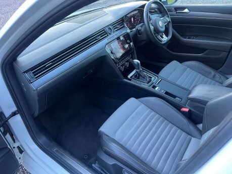 Volkswagen Passat 2.0 Passat R-Line TSi Semi-Auto 5dr 38