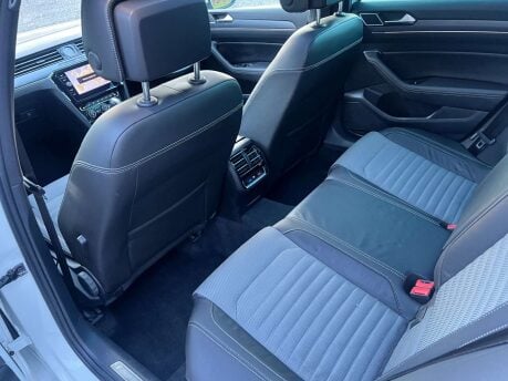 Volkswagen Passat 2.0 Passat R-Line TSi Semi-Auto 5dr 43