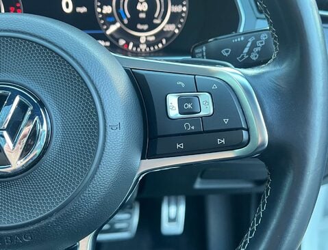 Volkswagen Passat 2.0 Passat R-Line TSi Semi-Auto 5dr 26