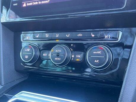 Volkswagen Passat 2.0 Passat R-Line TSi Semi-Auto 5dr 35