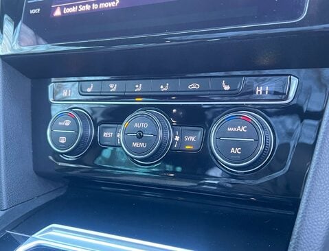 Volkswagen Passat 2.0 Passat R-Line TSi Semi-Auto 5dr 35