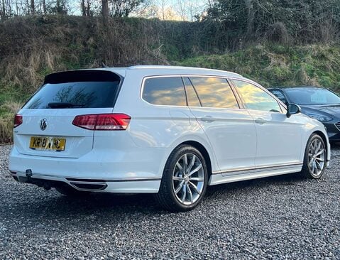 Volkswagen Passat 2.0 Passat R-Line TSi Semi-Auto 5dr 4