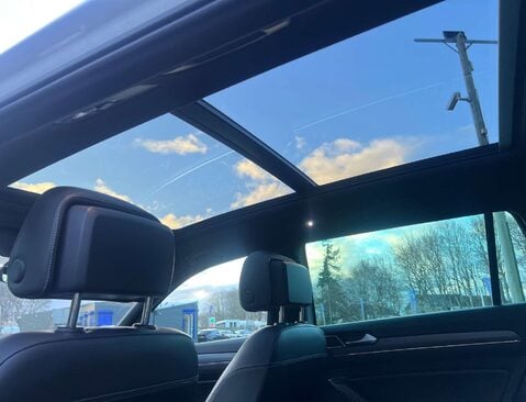 Volkswagen Passat 2.0 Passat R-Line TSi Semi-Auto 5dr 39