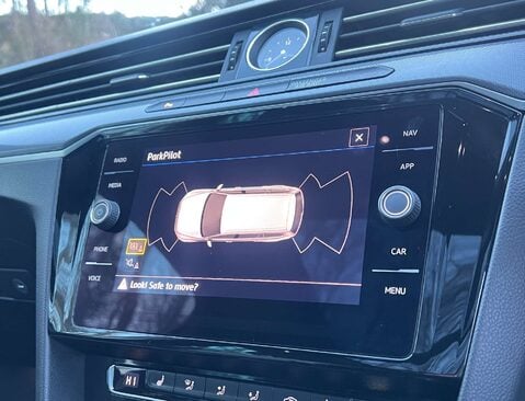 Volkswagen Passat 2.0 Passat R-Line TSi Semi-Auto 5dr 34