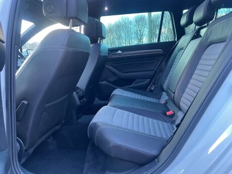 Volkswagen Passat 2.0 Passat R-Line TSi Semi-Auto 5dr 42
