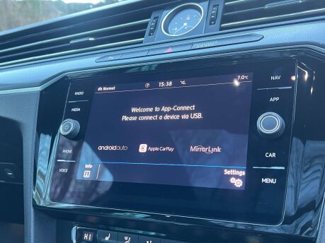 Volkswagen Passat 2.0 Passat R-Line TSi Semi-Auto 5dr 32