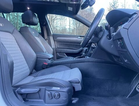 Volkswagen Passat 2.0 Passat R-Line TSi Semi-Auto 5dr 14