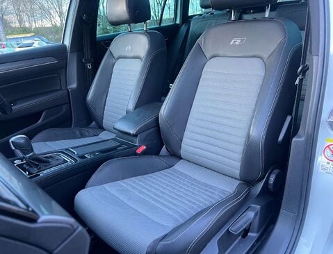 Volkswagen Passat 2.0 Passat R-Line TSi Semi-Auto 5dr 36