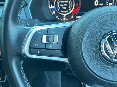 Volkswagen Passat 2.0 Passat R-Line TSi Semi-Auto 5dr 25