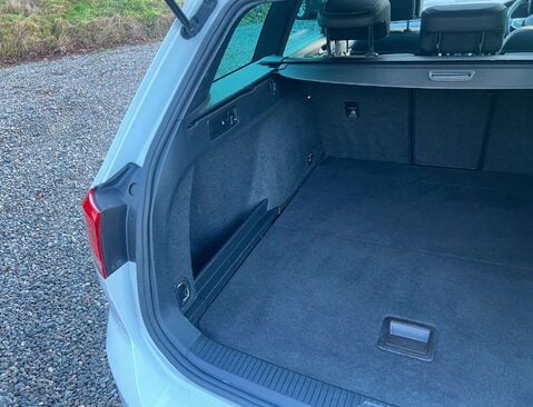 Volkswagen Passat 2.0 Passat R-Line TSi Semi-Auto 5dr 47