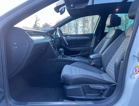 Volkswagen Passat 2.0 Passat R-Line TSi Semi-Auto 5dr 37