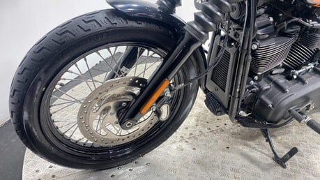 Harley-Davidson Dyna FXBBS STREET BOB 114 32