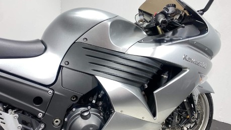 Kawasaki ZZR1400 ZX 1400 D8F ABS 21