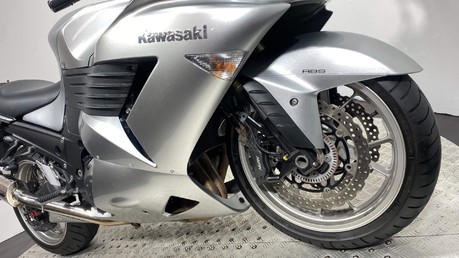 Kawasaki ZZR1400 ZX 1400 D8F ABS 27